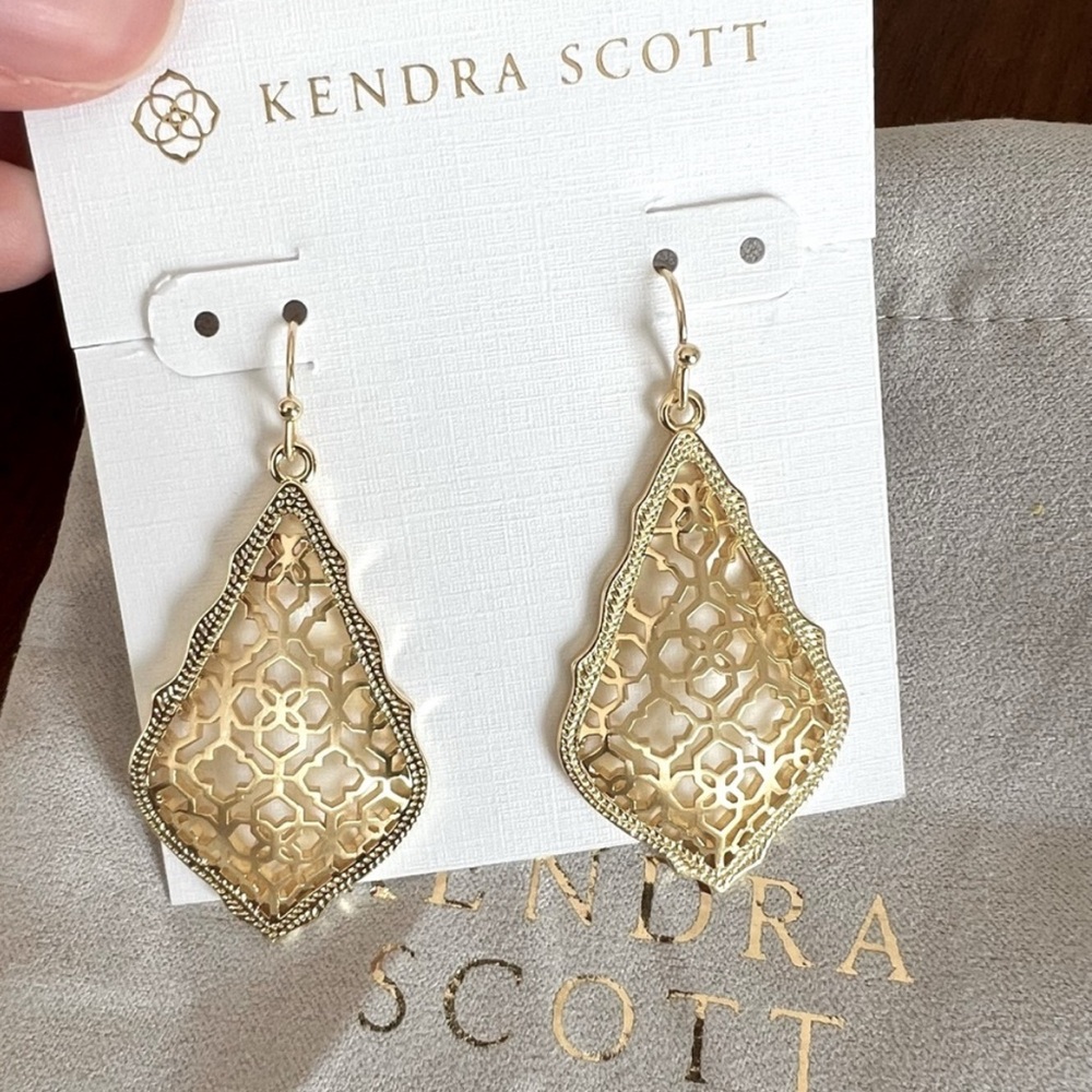 Kendra Scott Addie Gold Drop
Earrings in Gold Filigree Mix MRSP $85
